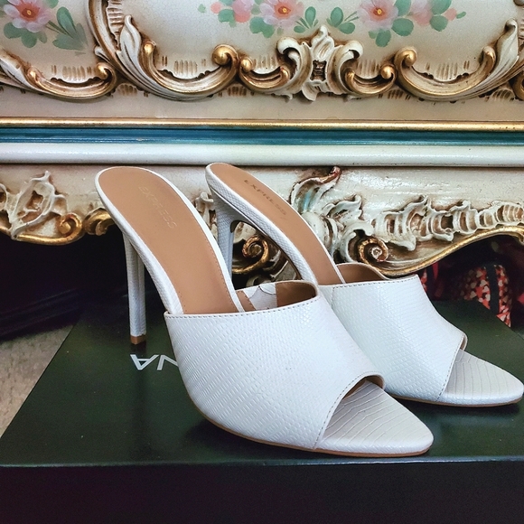 NWT White Stilettos - Picture 5 of 6